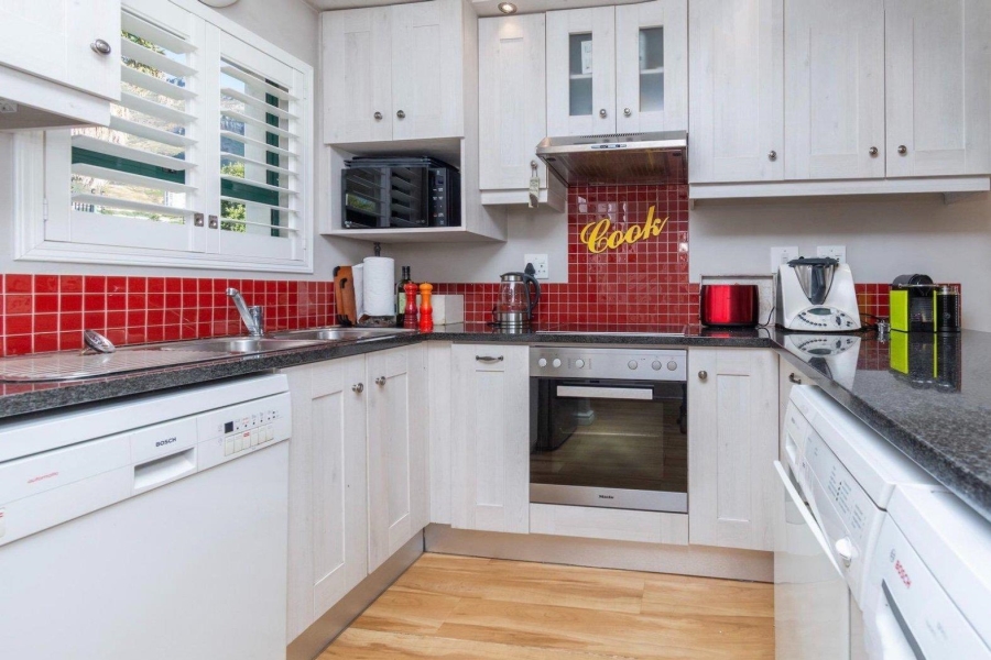 4 Bedroom Property for Sale in Vredehoek Western Cape